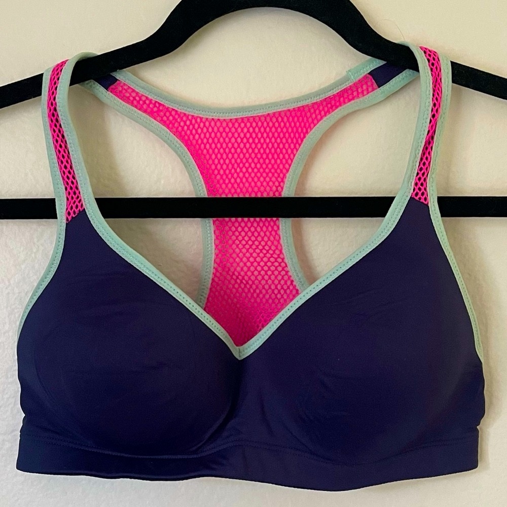 Victoria’s Secret Pink Yoga Push-Up Bra (Small)